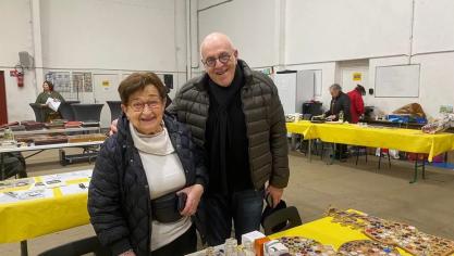 Solange Parisaux, ici avec Eric Buy maire de Guînes, était une descendante de la famille Rohart, brasseur d’Andres.
