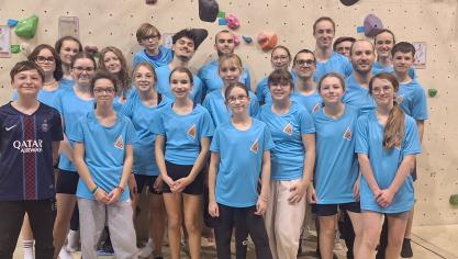 Le groupe de compétiteurs de Verticalais, avec Frédéric Masson, le président.