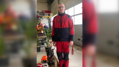 Vasco et son maître, le caporal-chef Christophe Cousin.