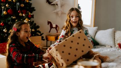 Selon ce sondage, les Français cherchent l’équilibre entre plaisir et maîtrise du budget, pour Noël.