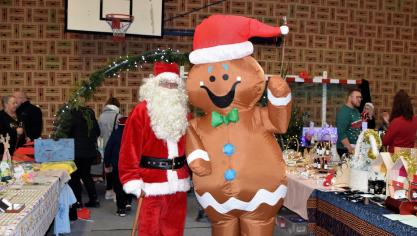 Le Père Noel et Ptit biscuit. Marché de Noël 2022