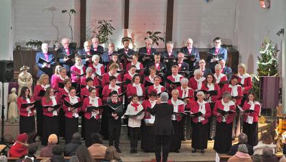 Placés sous la direction d’Anne Lapierre, les choristes ont peaufiné un programme spécifique de chants de Noël.