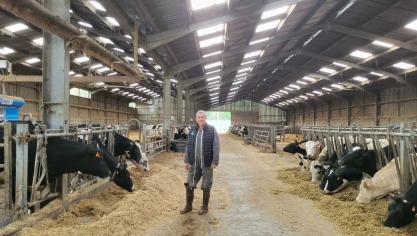 Hervé Delplace, producteur de lait et de viandes bovine et de poulet à Hames-Boucres, est contre l’abattage systématique du troupeau en cas de détection d’un cas de DNC.