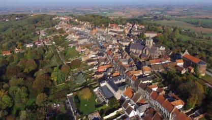 La conférence aura lieu au collège Robert Le Frison le vendredi 19 décembre à 18 h.