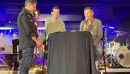 Simon Vitse (au centre) et son copilote Max Delfino (à droite) veulent gagner la catégorie 2 roues motrices.