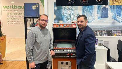 À Calais Cœur de Vie, Dylan Courquin et Nicolas Saint-Georges dirigent Freakxy, boutique spécialisée dans les produits technologiques et culturels neufs et d’occasion. Pour Noël, ils ont notamment vendu une borne d’arcade de 1988.