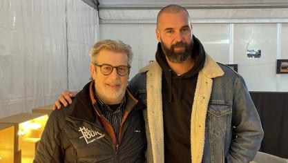 Benoît Paire pose ici avec le président du club de tennis d’Hazebrouck, Xavier Brocvielle.