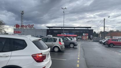 Des ombrières photovoltaïques seront installées sur le parking du Carrefour Market.