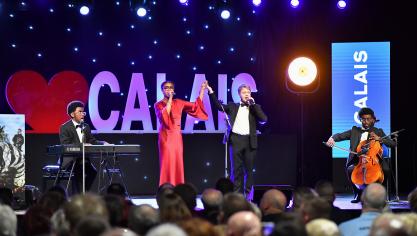 Gaby Ducrocq, vainqueur d’Incroyable Talent Calaisien 2025, avec ses cofinalistes, le trio BNS.