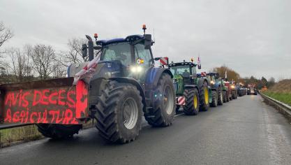 Le convoi de tracteurs s’est rassemblé au niveau de l’échangeur 12 à hauteur de Méteren.