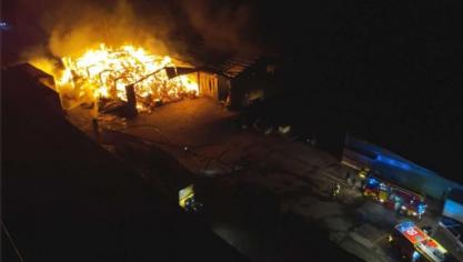 Le feu a détruit les trois hangars d’une ferme agricole