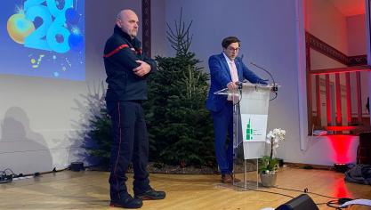 En fin de cérémonie, Pierre-Louis Ruyant, maire de Vieux-Berquin, a invité Olivier Suve à monter sur scène pour être mis à l’honneur.
