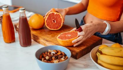 Les agrumes (pamplemousses, oranges…) contiennent une quantité intéressante de vitamine C.