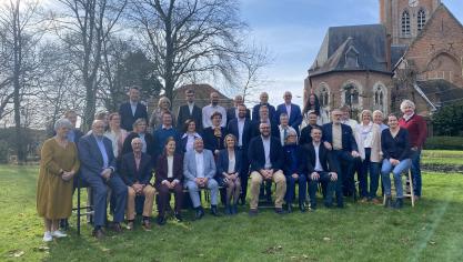 Valentin Belleval (au centre) entouré des membres de sa liste « Une ville qui avance, un projet qui rassemble » pour les municipales 2026.