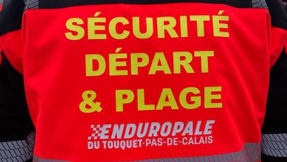 L’élastique est jugé dangereux pour ceux qui se trouvent sur les côtés et pour le représentant de la FFM au centre des motards