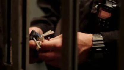 Le candidat RN estime 200 créations d’emplois avec la construction d’un centre pénitentiaire à Calais.