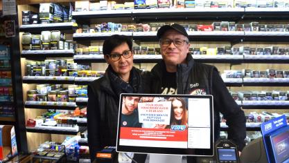 Valérie et Sébastien, les gérants, sont heureux d’avoir fait le bonheur de leur cliente.