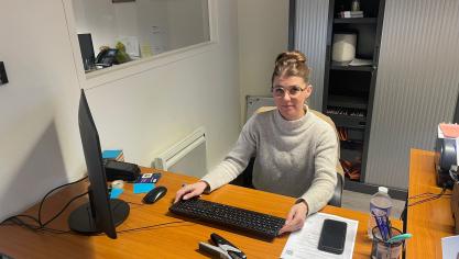 Marie, secrétaire administrative au sein de France Carte Grise, au Beau Marais.