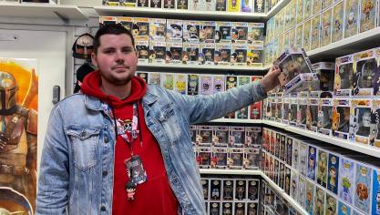 Frédéric travaille dans la galerie de Calais Cœur de Vie, à Shop for Geek, depuis 2 ans.