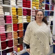 Pour Laurie Vigreux, n’importe qui peut se lancer dans le tricot ou le crochet et confectionner des habits uniques et durables.