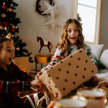 Selon ce sondage, les Français cherchent l’équilibre entre plaisir et maîtrise du budget, pour Noël.