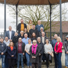 Caroline Mouflin (au centre au premier rang) entourée de ses colistiers.