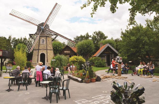 Fidèlement reconstitué par des artisans, ce village traditionnel vous invite dans les années 1900 où traditions, métiers et savoir-faire composent l’art de vivre d’antan.