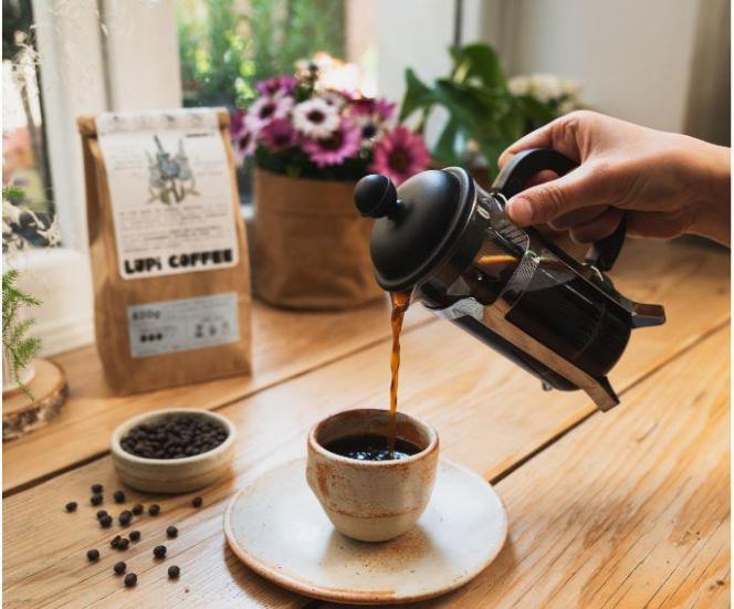 «Lupi coffee, c'est la redécouverte d'une ancienne infusion à base de graines de lupin qui fait partie de l'histoire de l'humanité depuis au moins 4000 ans !», Anaïs Marescaux, la fondatrice de Lupi coffee, photo : Nina Cleton.