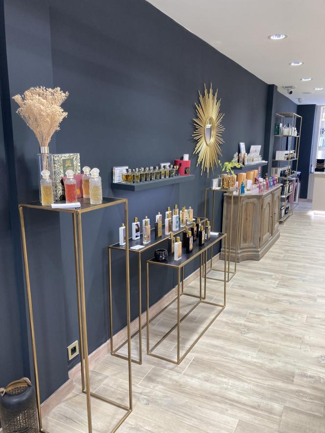 Milano propose desbougies parfumées et des parfums maison, avec des notes de tête de cœur et de fond, ce qui est plutôt rare, permettant de se créer un cocon apaisant à la maison.
