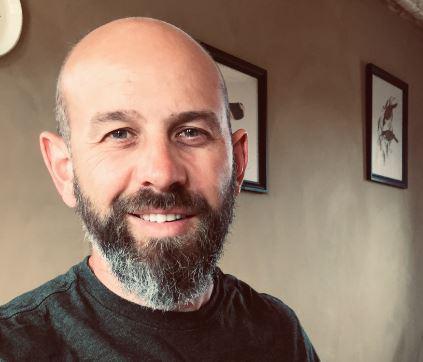 Anthony Huant, praticien en hypnose, en visualisation créatrice et enprogrammation neuro-linguistique (PNL) près de Bailleul, nous invite à visualiser des images positives : nous-même dans une situation de réussite, entouré(e) des personnes chères à nos yeux...