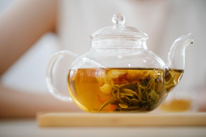 Vous n’aimez pas l’eau ? Portez votre dévolu sur des jus sans sucres ajoutés, des tisanes, des infusions...