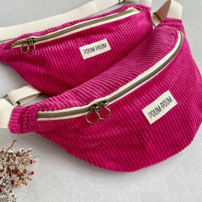 Sac banane en velours de Maison PoumPoum (Lille) disponible sur etsy.com, 60 euros.