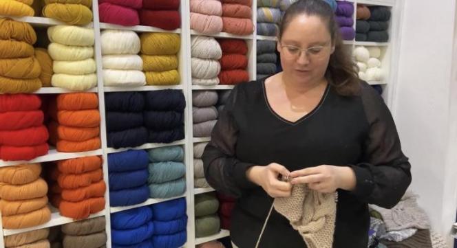 Laurie Vigreux tient sa boutique Mode et Laines au Portel.