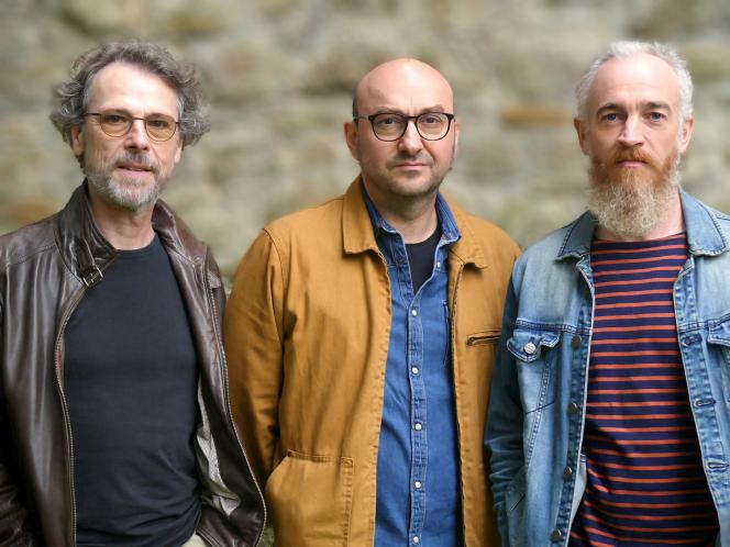 Avec le bassiste picard Marc Davidovits, le trio propose une musique à la croisée du jazz, de la musique classique et de la pop, lyrique et mélodieuse.