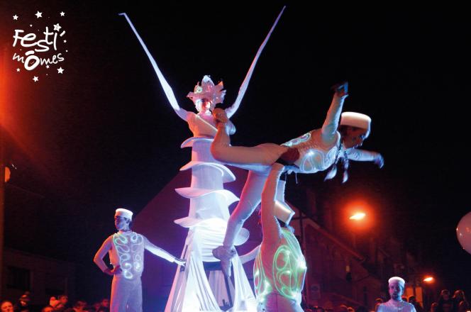 La grande parade lumineuse qui vient clôturer le festival